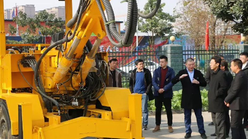 藍(lán)海智裝與西華大學(xué)機(jī)械工程學(xué)院簽訂產(chǎn)學(xué)研合