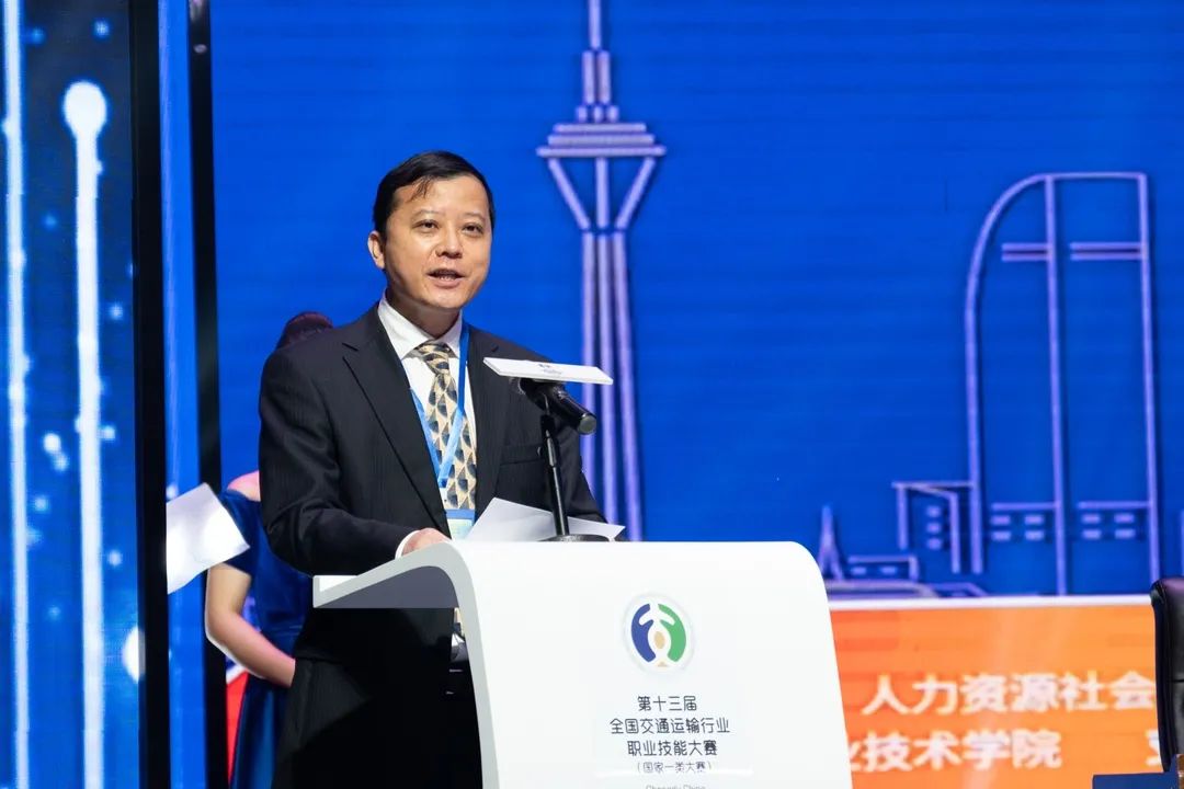 四川省交通運輸廳黨組成員、副廳長寧堅為大賽致辭