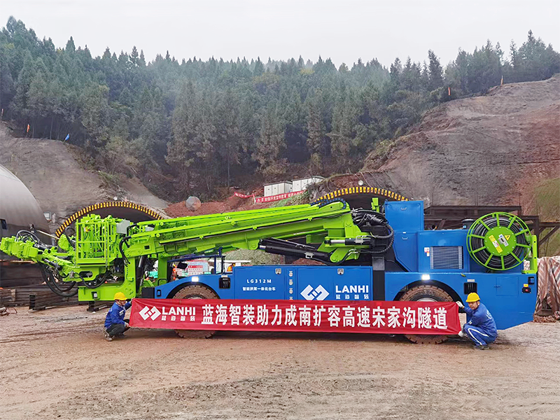 藍(lán)海智裝LG312M智能拱架臺車-助力成南擴(kuò)容高速宋家溝隧道