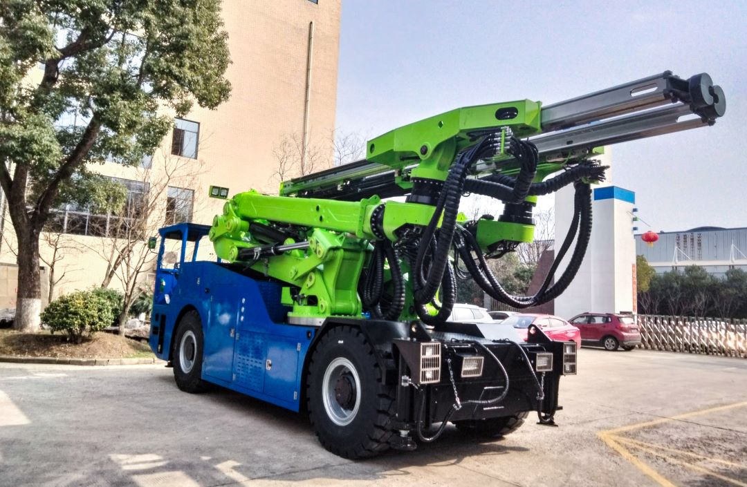 藍(lán)海智裝智能鑿巖臺(tái)車(chē)：高效礦山掘進(jìn)的智能設(shè)備